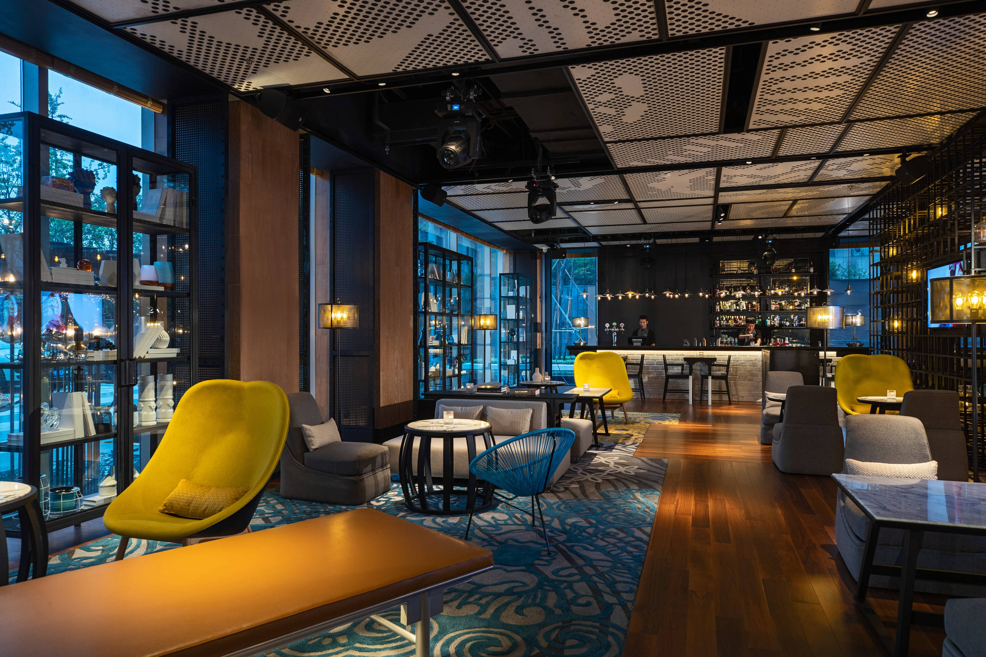 Design of Trendy Theme Hotel Bar